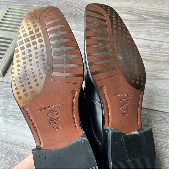 Kenneth Cole Black Leather Square Tod Tassel Loafer - Picture 16 of 16